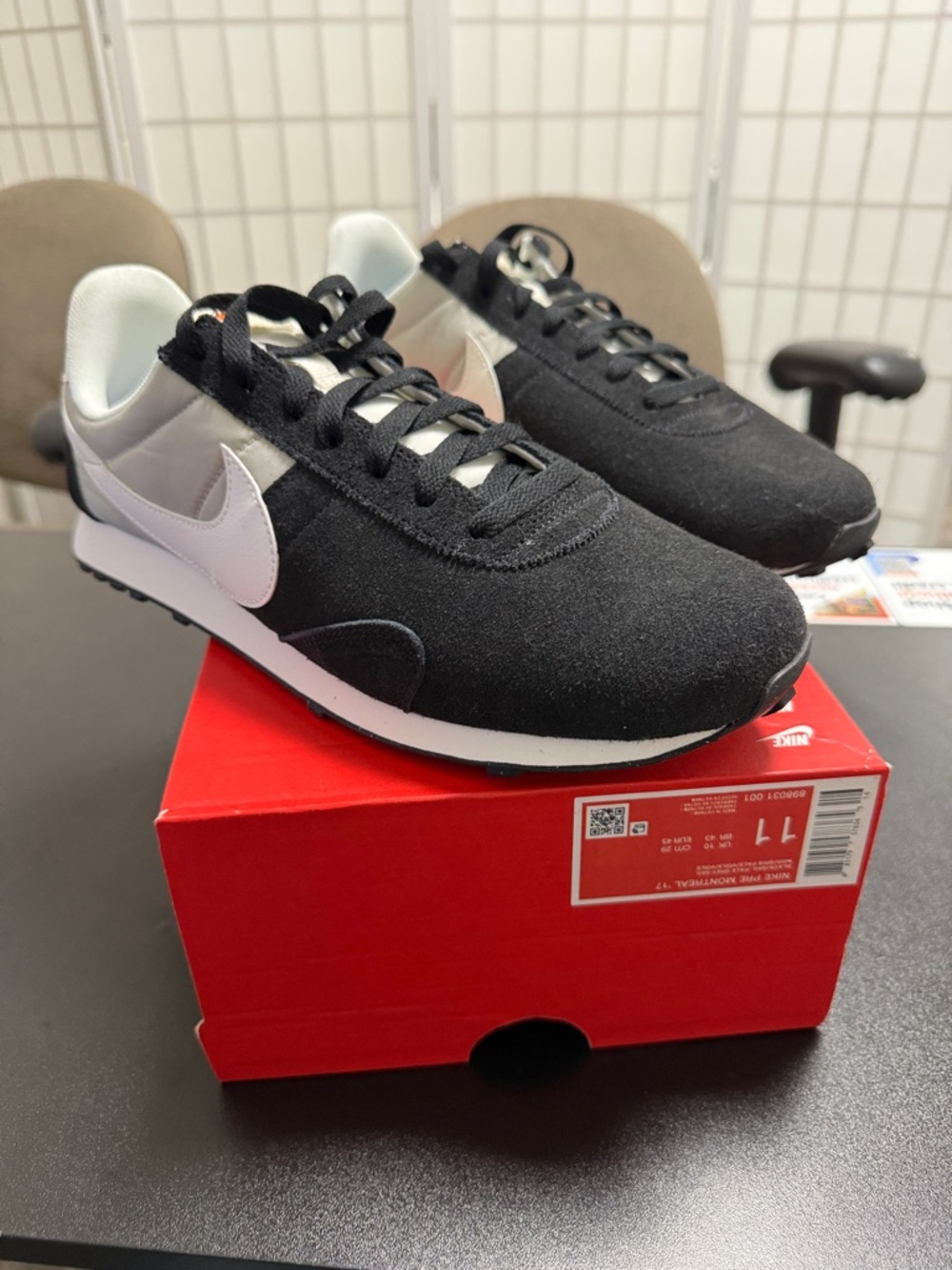 NikePre Montreal 17 'Black Sail Pale Grey